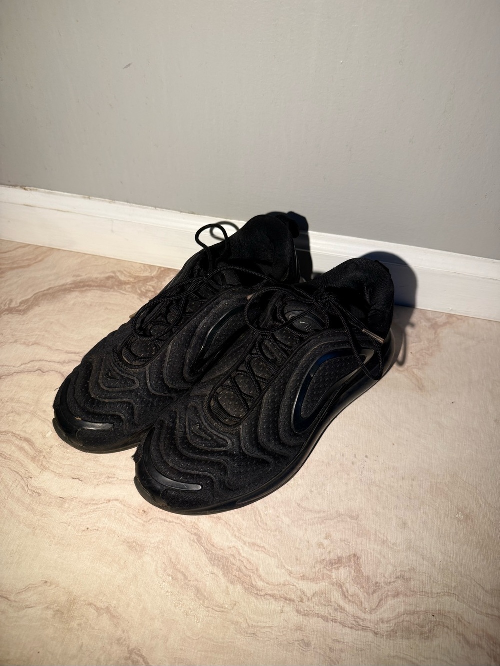 Nike Men's Black Air Max 270